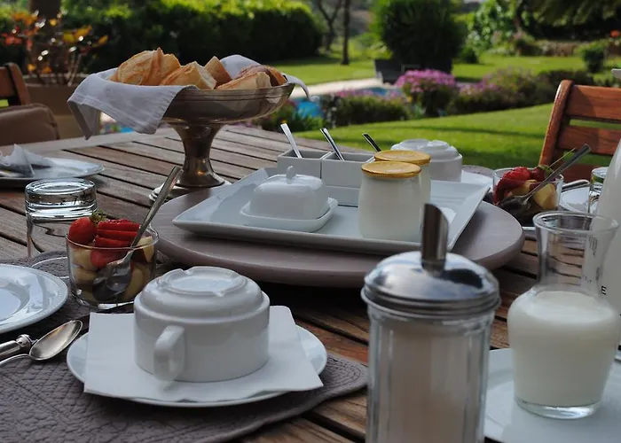 לינה וארוחת בוקר Antoline 4*