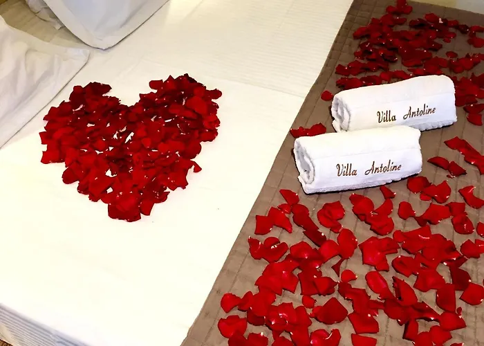 Antoline לינה וארוחת בוקר 4*