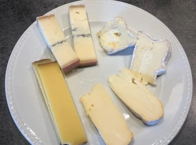 לינה וארוחת בוקר Antoline קאן סור מר