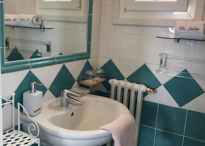 Antoline קאן סור מר