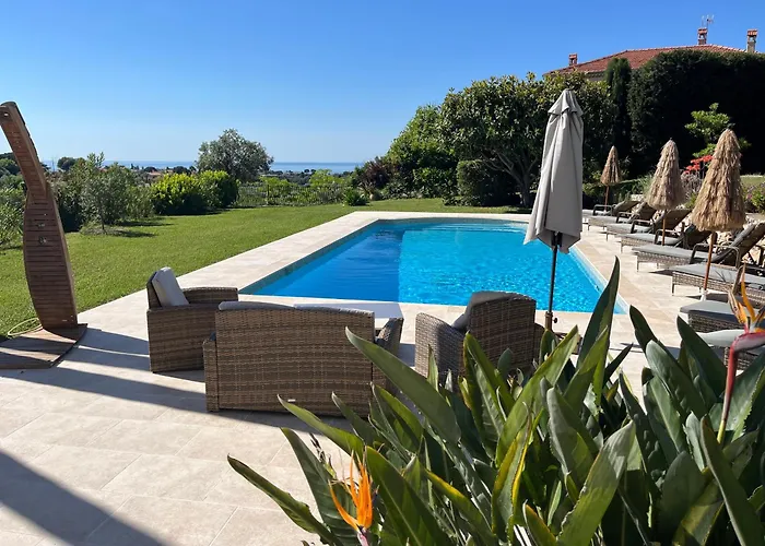 לינה וארוחת בוקר Antoline קאן סור מר