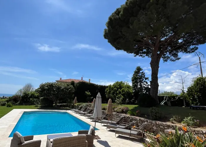 Antoline לינה וארוחת בוקר 4*