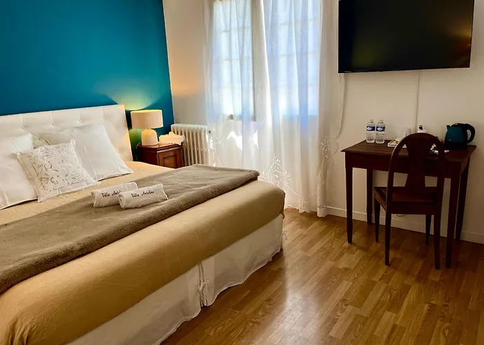 לינה וארוחת בוקר Antoline קאן סור מר