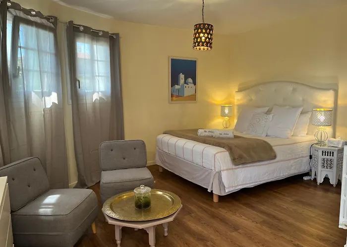 Antoline לינה וארוחת בוקר קאן סור מר