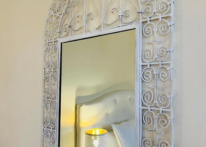 לינה וארוחת בוקר Antoline קאן סור מר