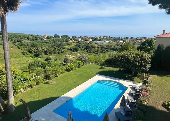 לינה וארוחת בוקר Antoline