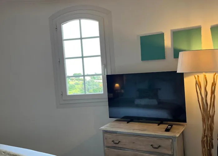 לינה וארוחת בוקר Antoline 4*