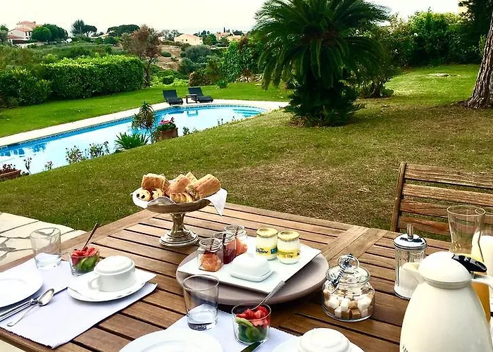 Antoline לינה וארוחת בוקר 4*